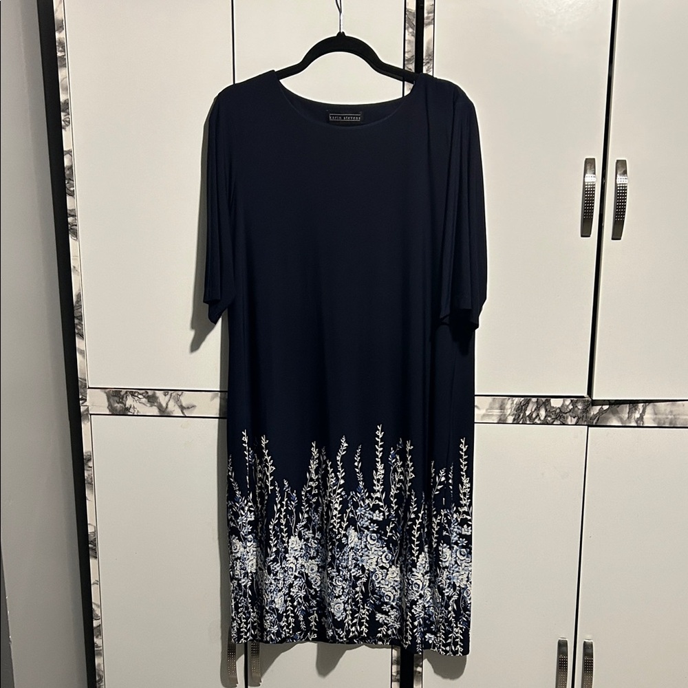 Karin Stevens Navy and White Floral Dress